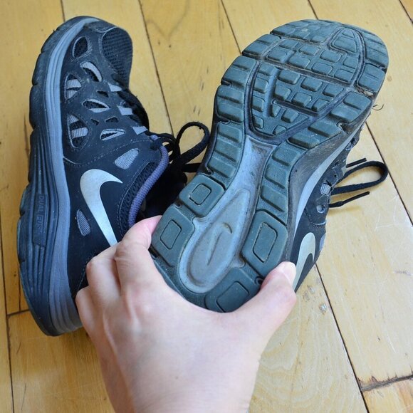 Nike Shoes Size 5.5Y - Picture 6 of 8